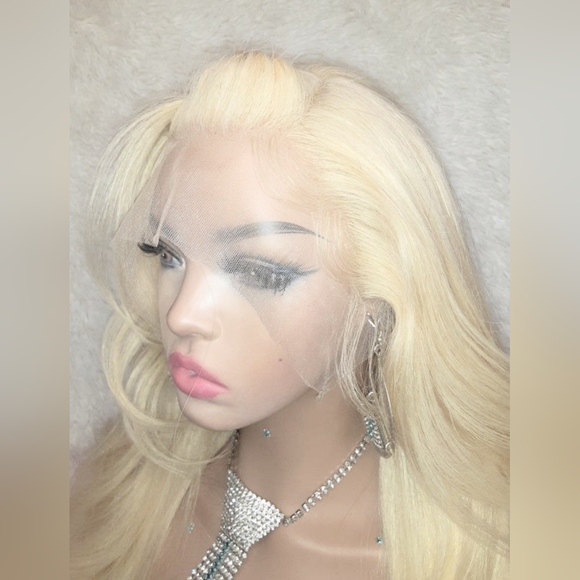 13x6 Hand Tied Golden Blonde Lace Front Wig 26 in - Picture 3 of 11